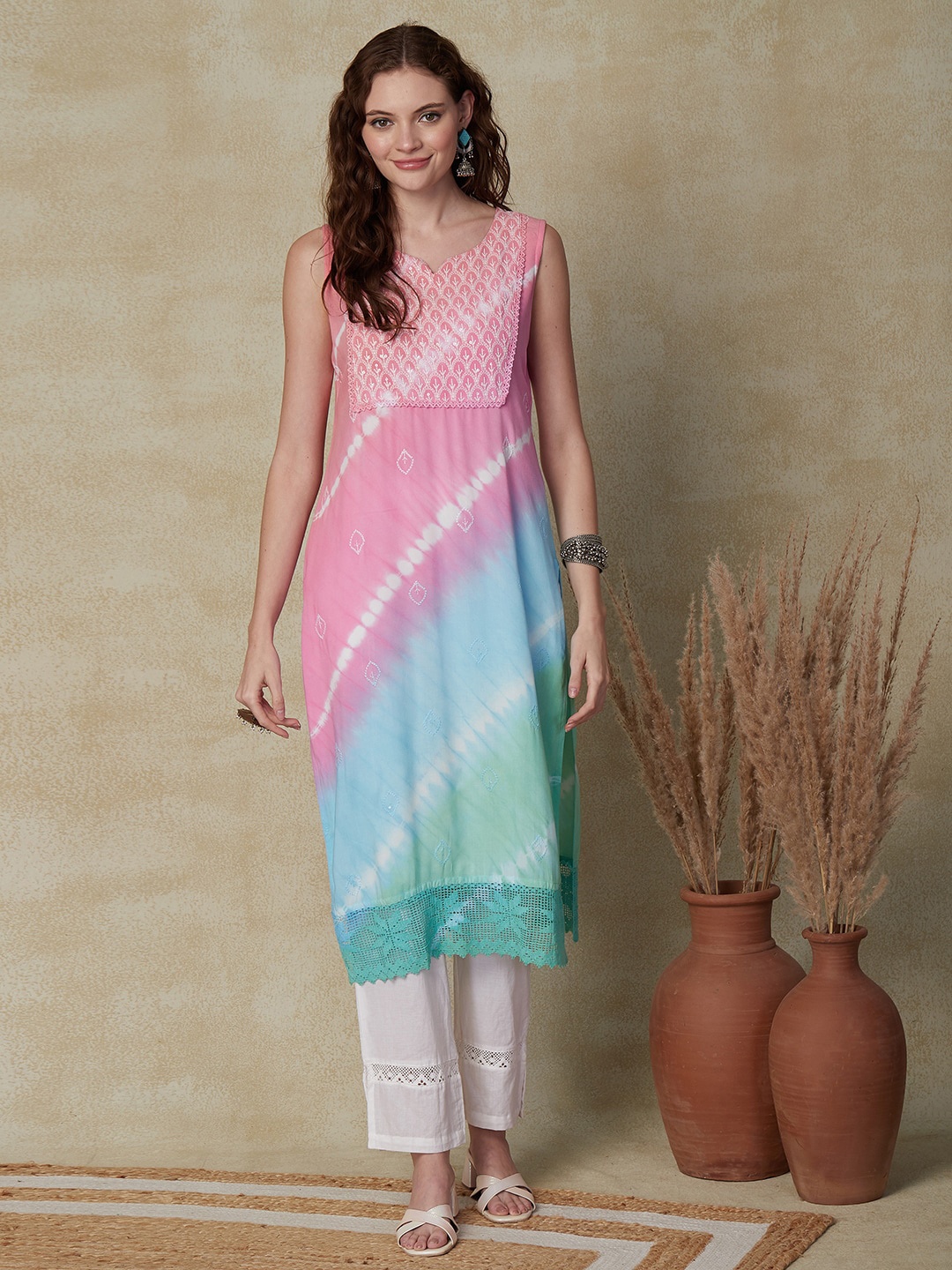 

FASHOR Tie-Dyed Sequins Detail Kurta With Crochet Lace Detail, Pink