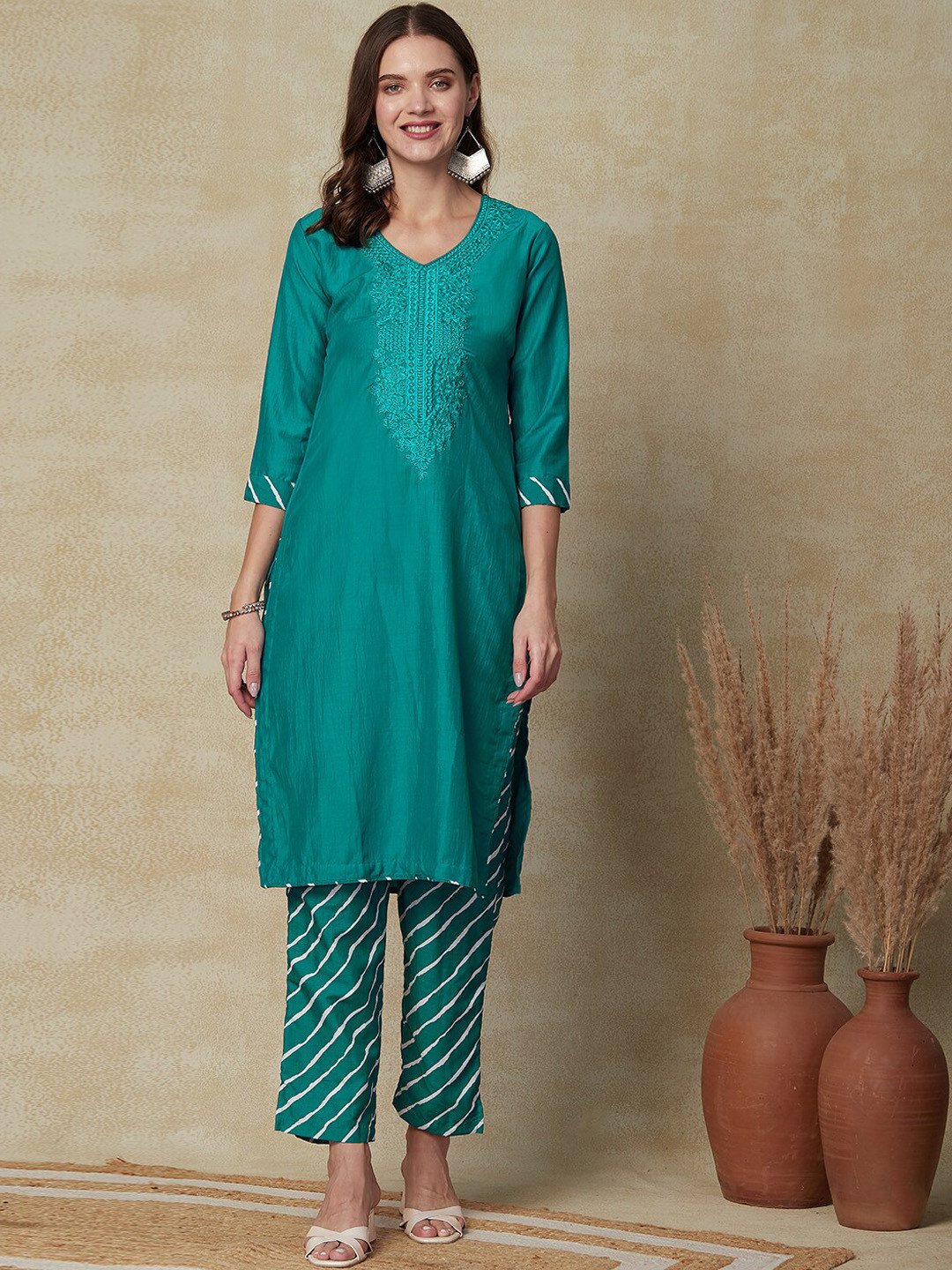 

FASHOR Floral Yoke Design V-Neck Thread Work Straight Kurta with Trouser, Sea green