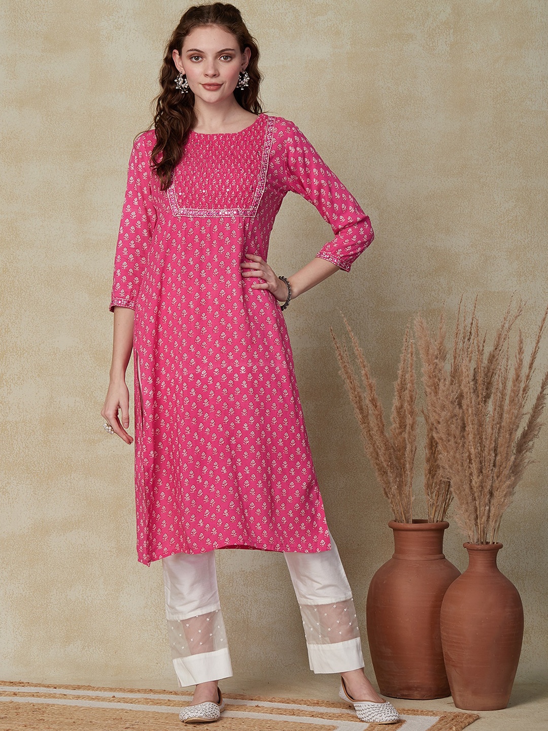 

FASHOR Ethnic Motifs Printed Mirror Work Embroidered Straight Kurta, Pink