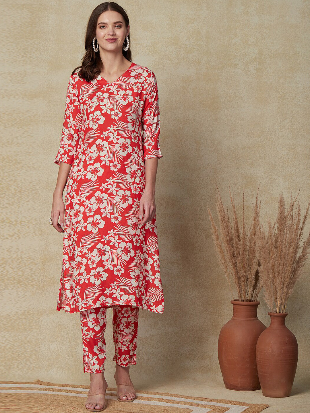 

FASHOR Floral Printed V-Neck Straight Kurta With Trousers, Red