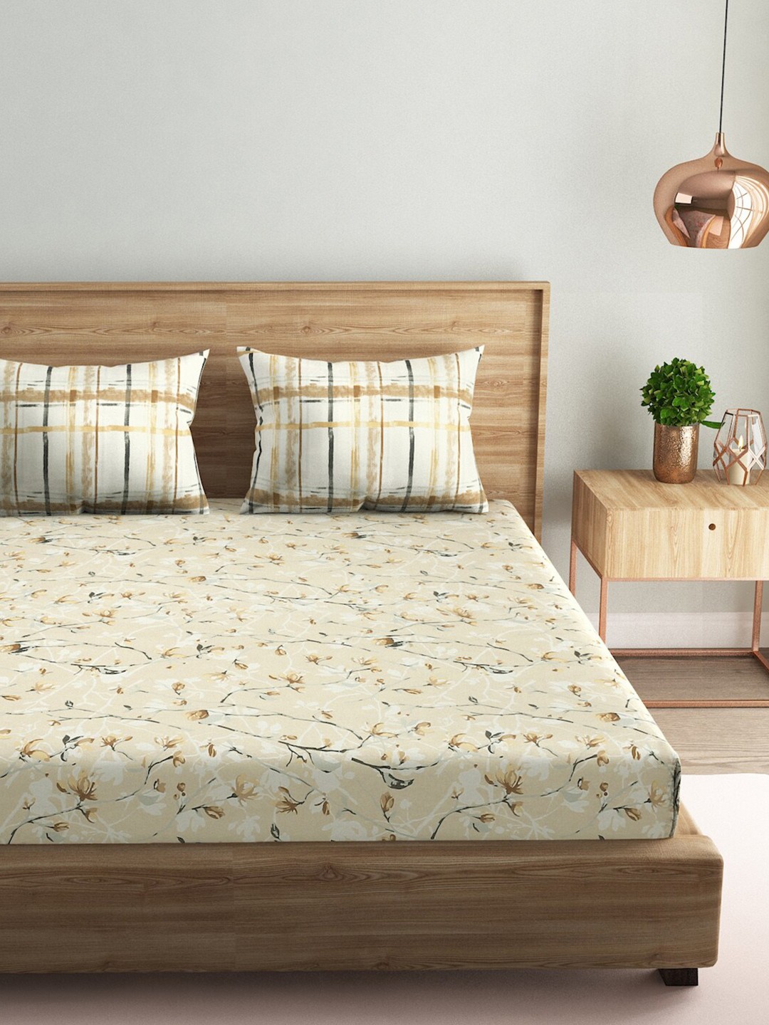 

Naksh Yellow & White Floral Pure Cotton 186 TC Queen Bedsheet With 2 Pillow Covers