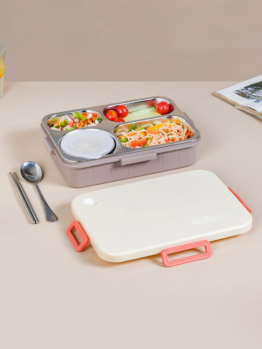 

Nestasia Insulated Bento Brown Lunch Box With 4 Sealed Sections 900 ml