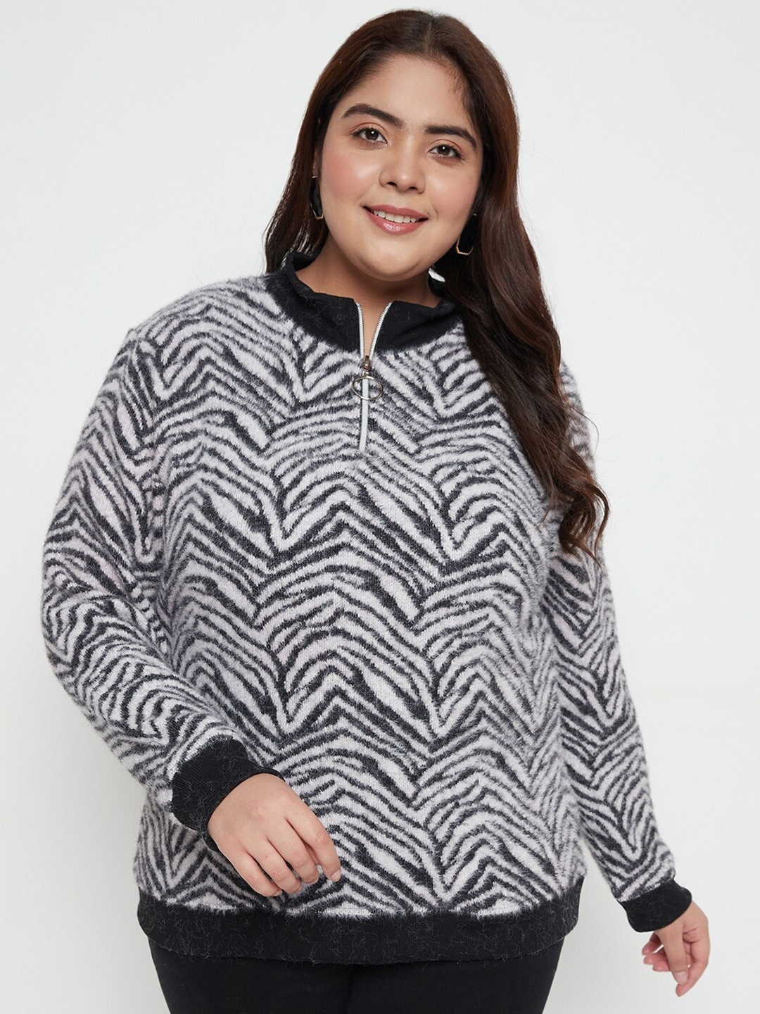 

AUSTIVO Plus Size Abstract Printed Acrylic Pullover, White