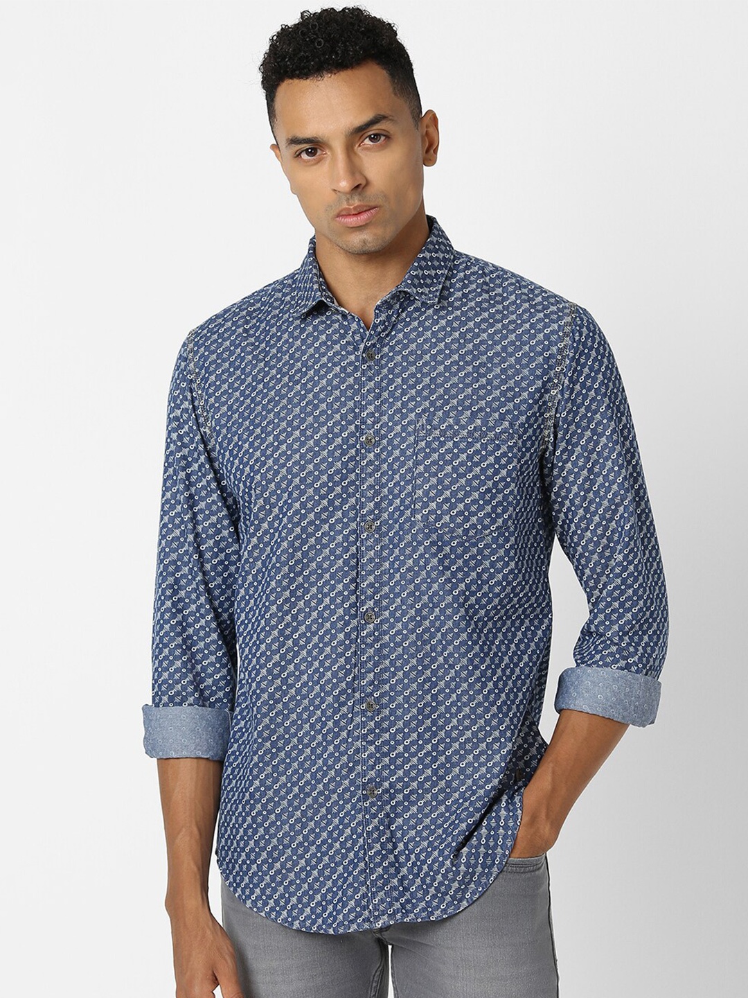 

Peter England Casuals Geometric Printed Slim Fit Pure Cotton Casual Shirt, Navy blue