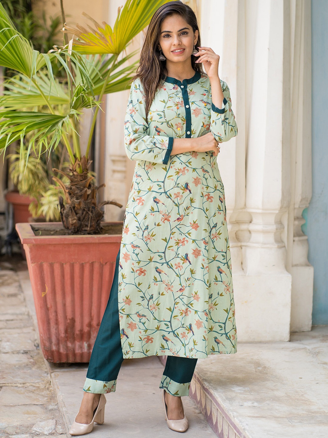 

misbis Floral Printed Regular Thread Work Kurta With Trousers, Green