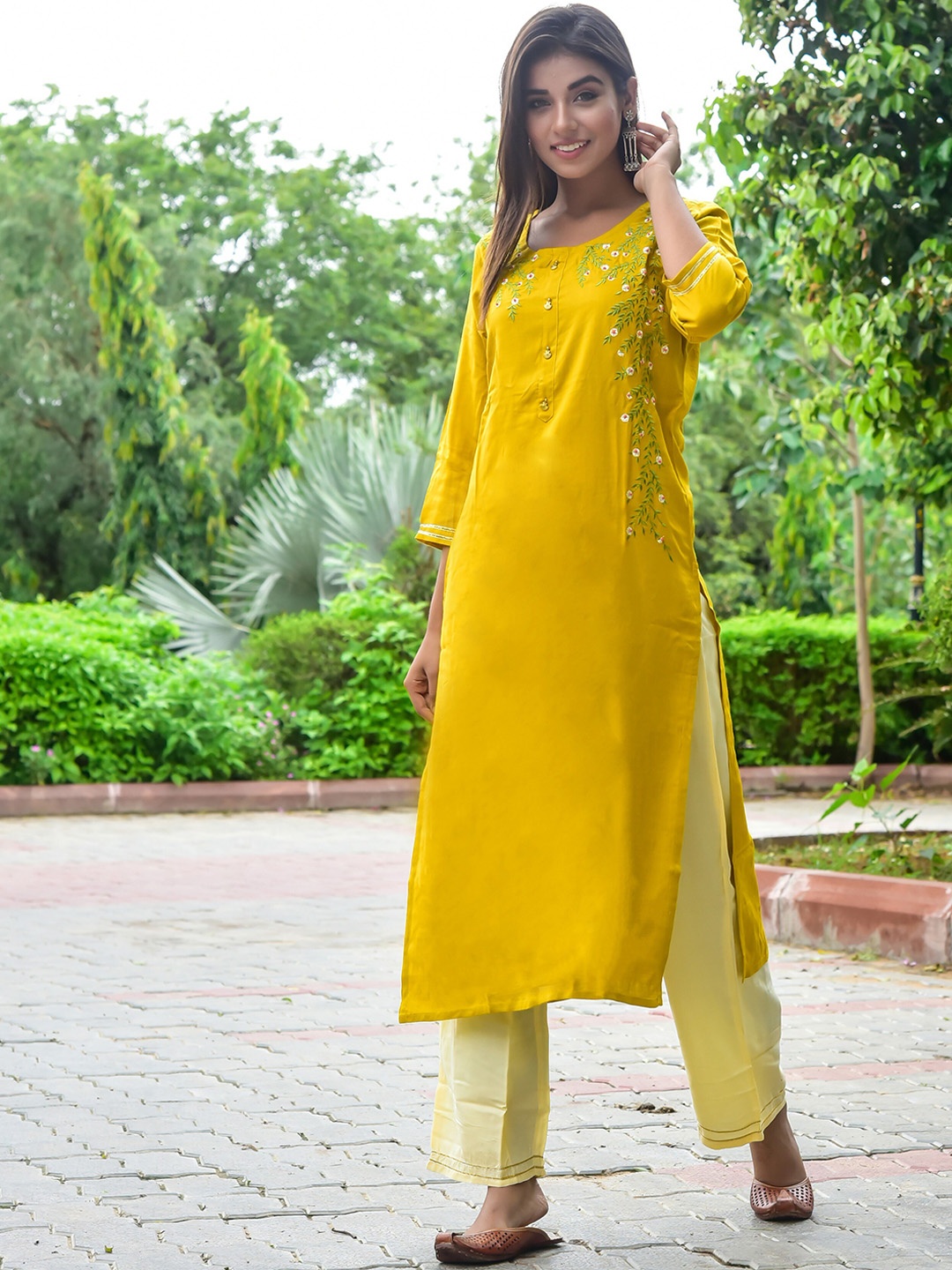 

misbis Floral Yoke Design Regular Thread Work Kurta With Trousers, Yellow