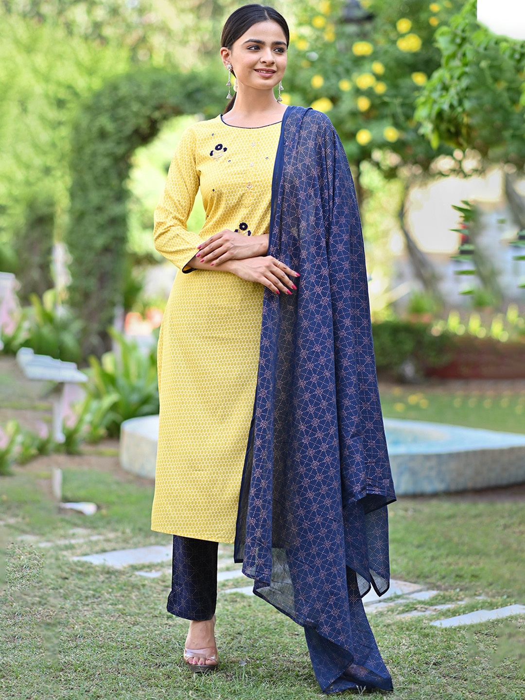 

misbis Geometric Printed Regular Thread Work Kurta With Trousers & Dupatta, Yellow