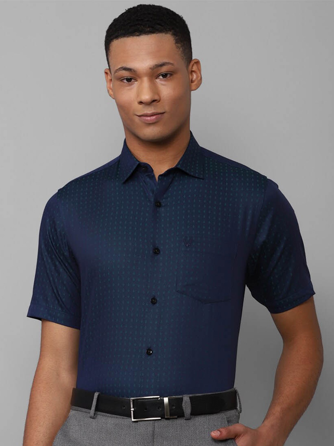 

Allen Solly Slim Fit Micro Ditsy Printed Spread Collar Pure Cotton Formal Shirt, Navy blue