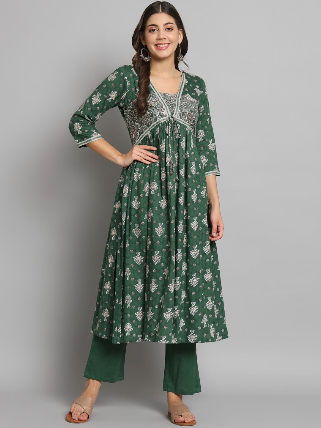 

Shikhaa Style Ethnic Motifs Printed Empire Kurta with Trousers, Green