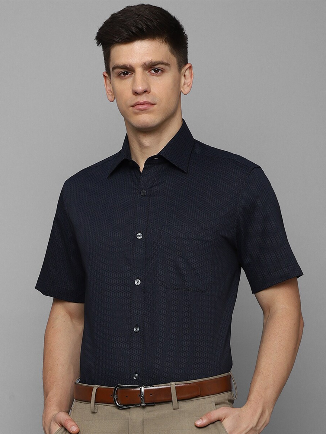 

Louis Philippe Geometric Printed Classic Fit Pure Cotton Formal Shirt, Navy blue
