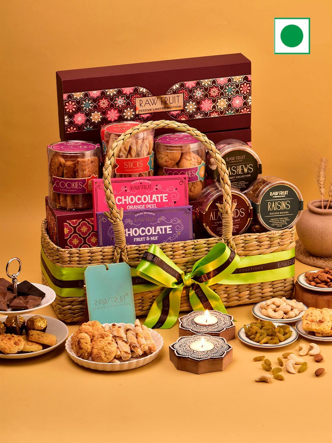 

RawFruit Diwali Hamper Glow, Red