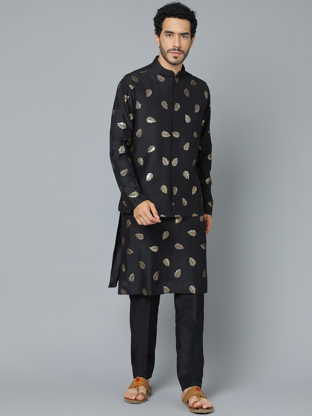 

VASTRAMAY Ethnic Motifs Embroidered Sequinned Kurta With Trousers, Black