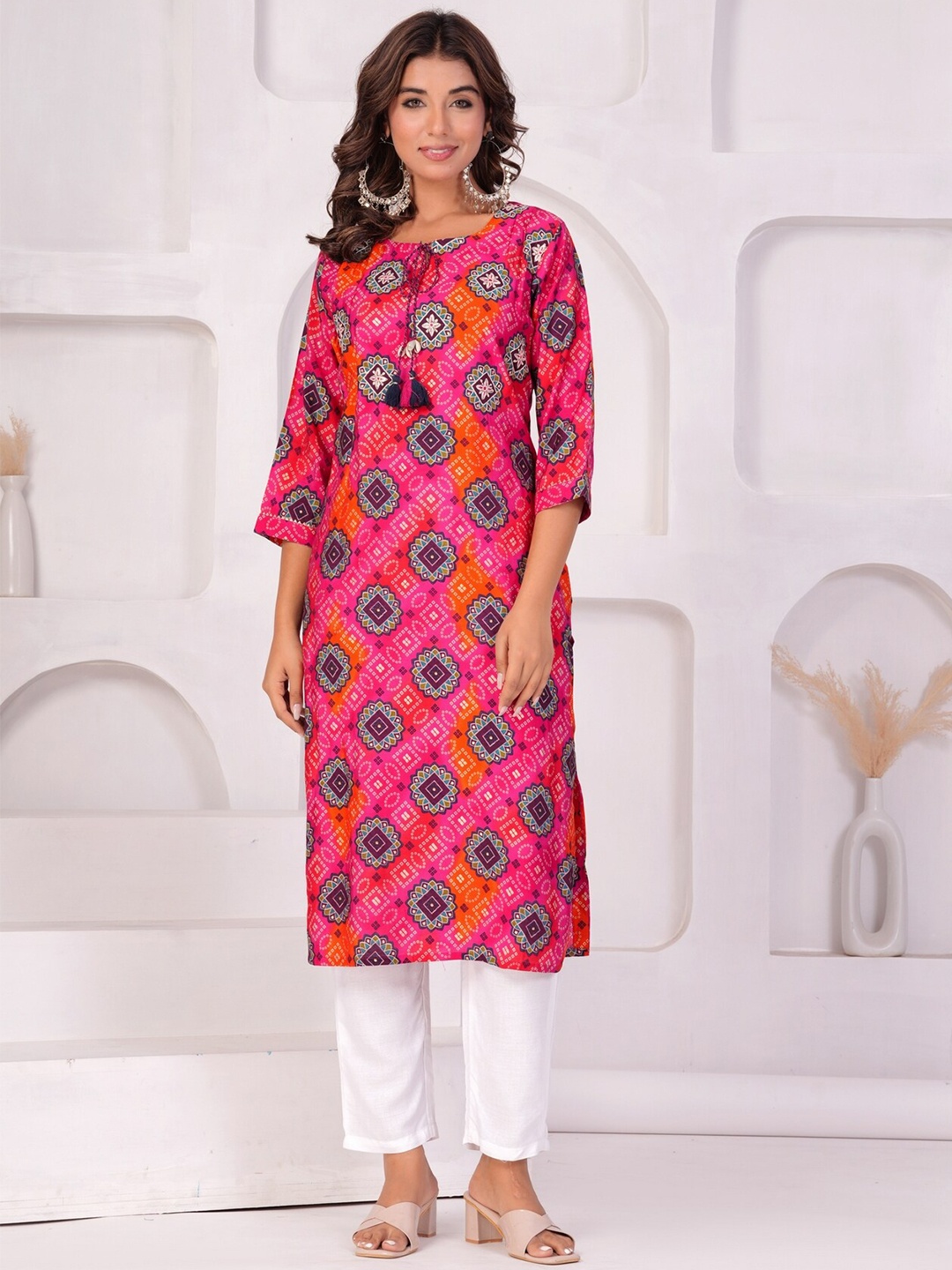 

EtnicaWear Ethnic Motifs Printed Straight Kurta, Pink