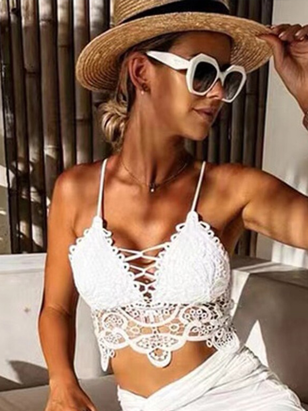

FIMBUL Floral Cotton Lace-Up Bralette Crop Top, White