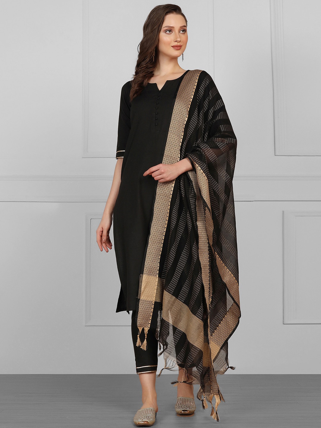 

SKYLEE Regular Kurta With Trousers & Dupatta, Black