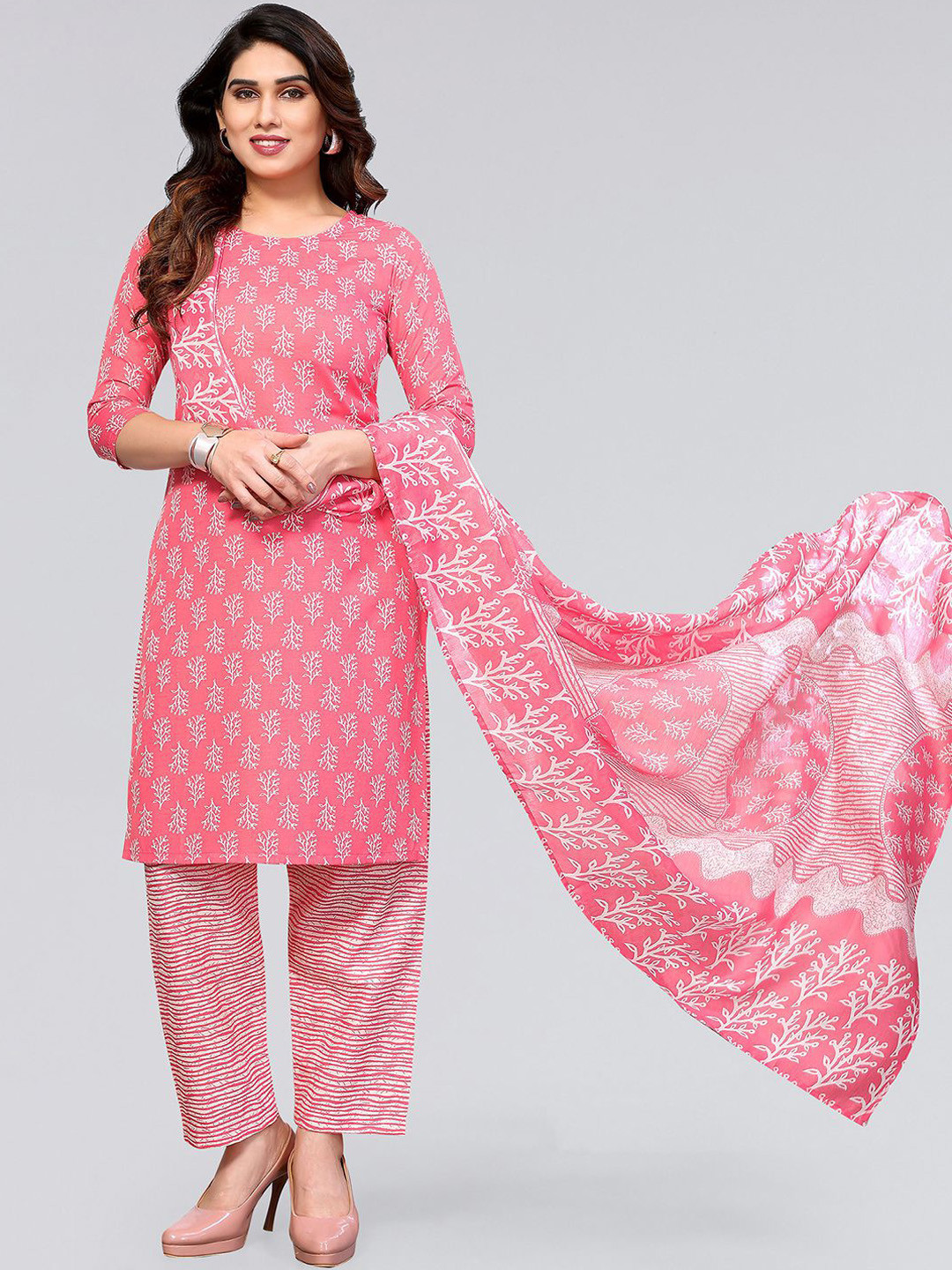

SKYLEE Floral Printed Regular Kurta With Trousers & Dupatta, Pink