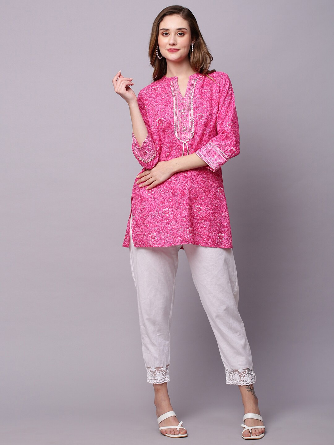 

KALINI Floral Printed Gotta Patti Pure Cotton Straight Kurti, Pink