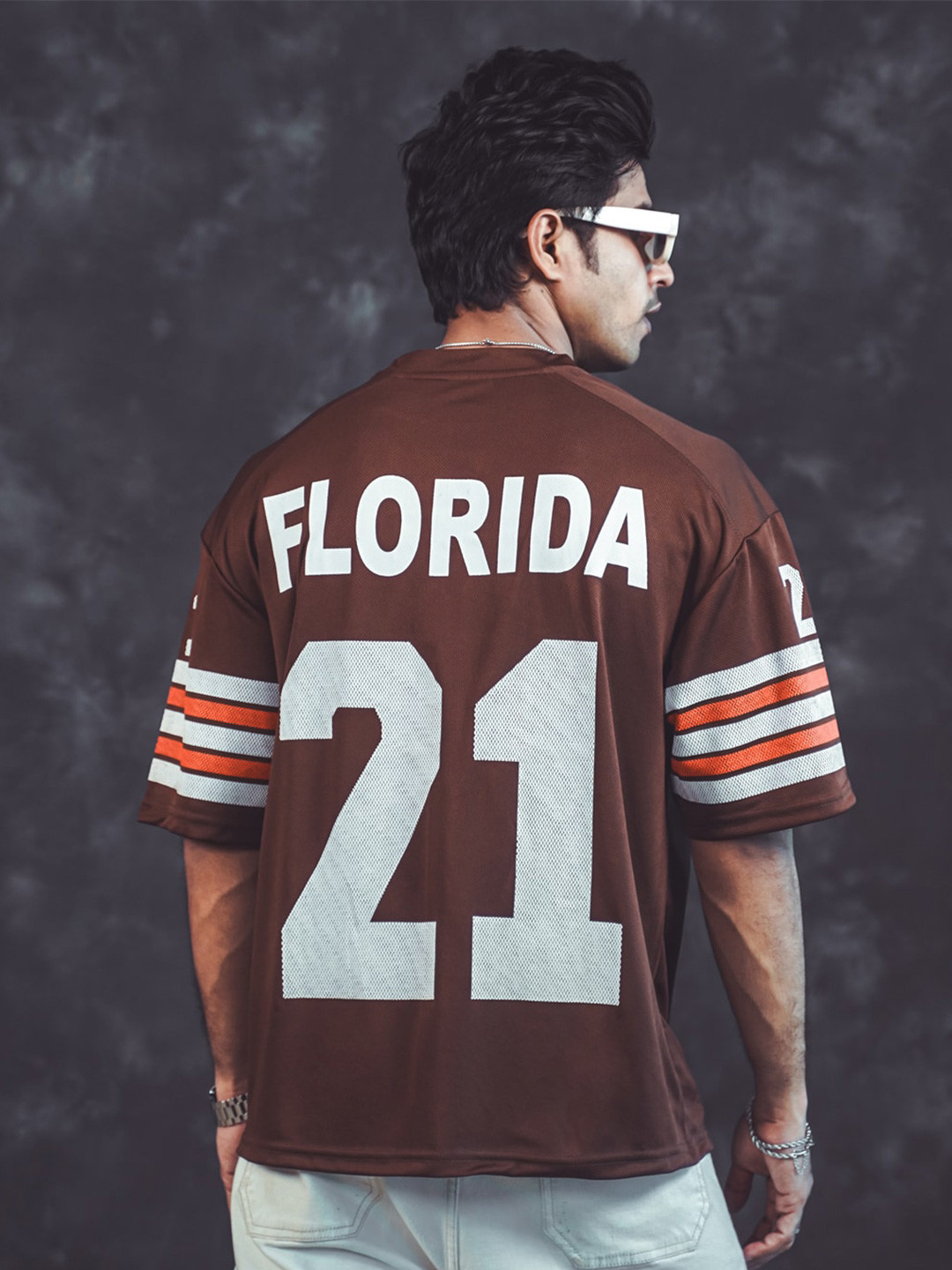 

Powerlook Typography Printed Round Neck Drop-Shoulder Sleeves Oversized T-shirt, Brown