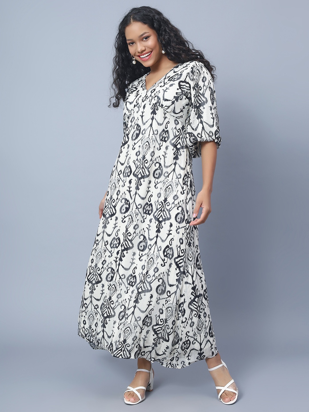 

Amagyaa Ethnic Motifs Printed V-Neck Puff Sleeves Maxi Dress, White