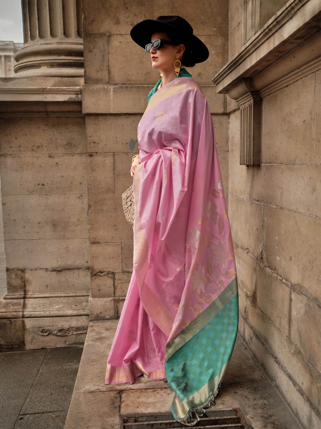 

Mitera Pink & Blue Floral Woven Design Zari Pure Silk Banarasi Saree