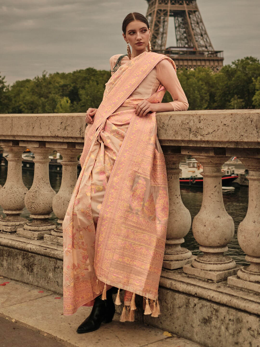 

Mitera Cream-Coloured & Pink Floral Woven Design Zari Organza Banarasi Saree