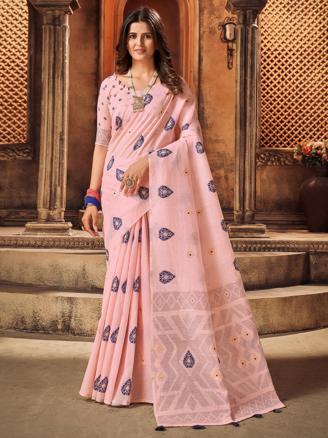 

Mitera Woven Design Zari Banarasi Saree, Rose gold