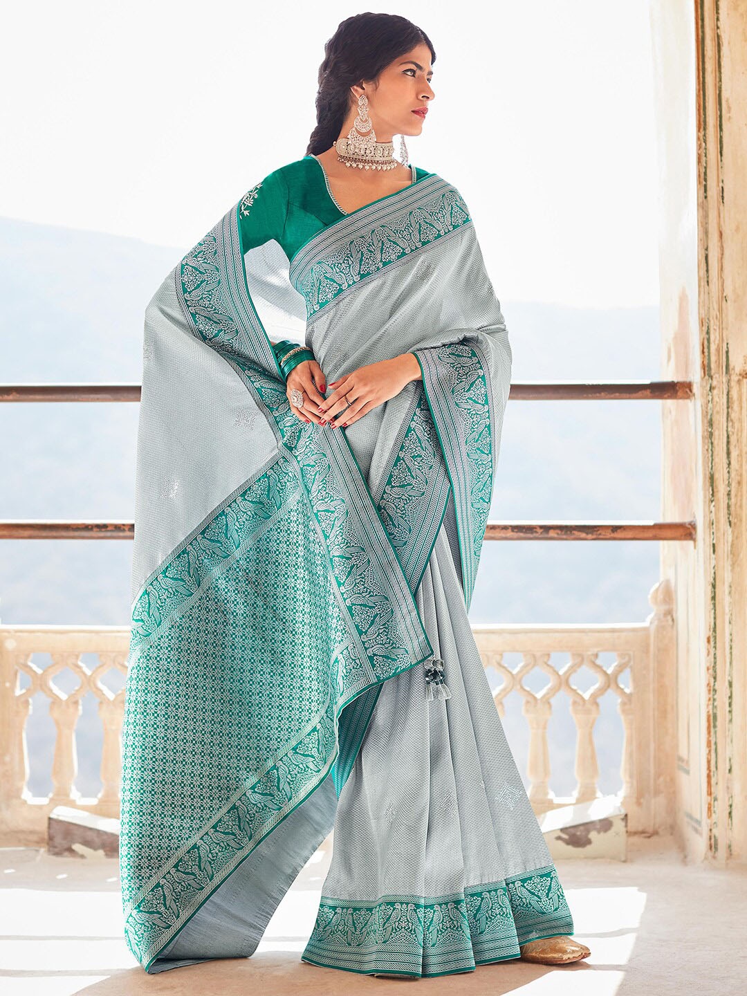 

Mitera Woven Design Zardozi Banarasi Saree, Metallic