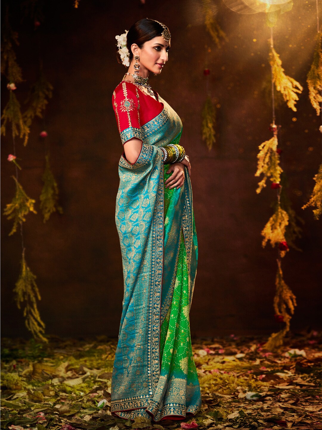 

Mitera Green Ethnic Motifs Woven Design Zari Banarasi Saree