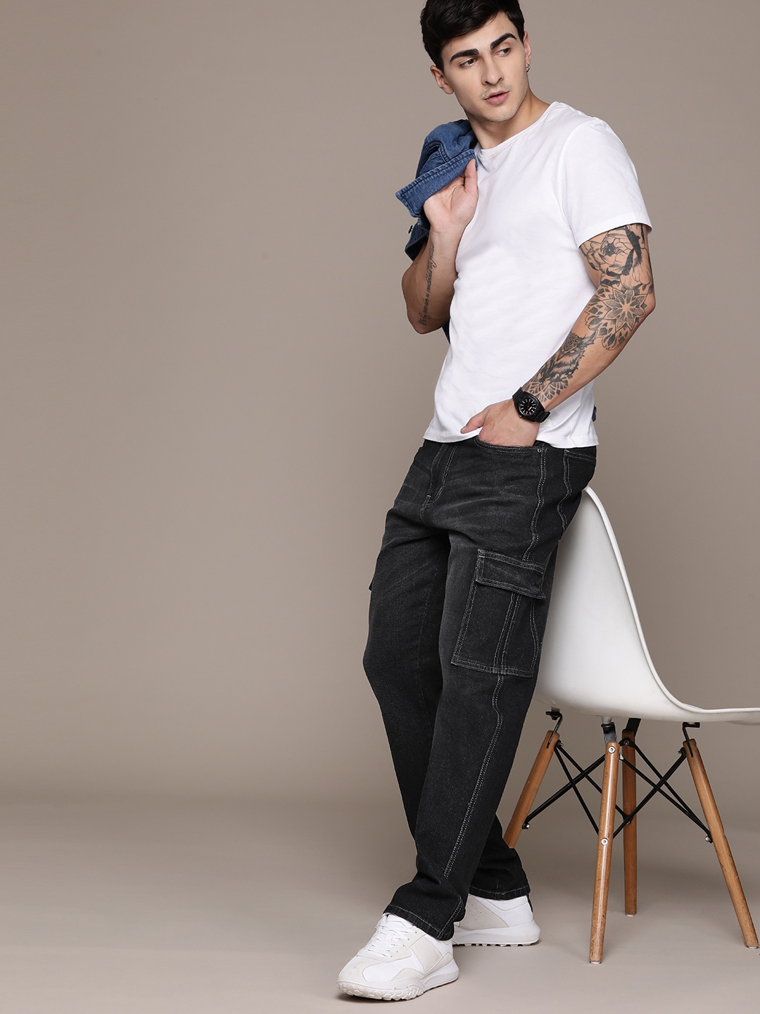 

Roadster Men Relaxed Fit Stretchable Cargo Jeans, Grey