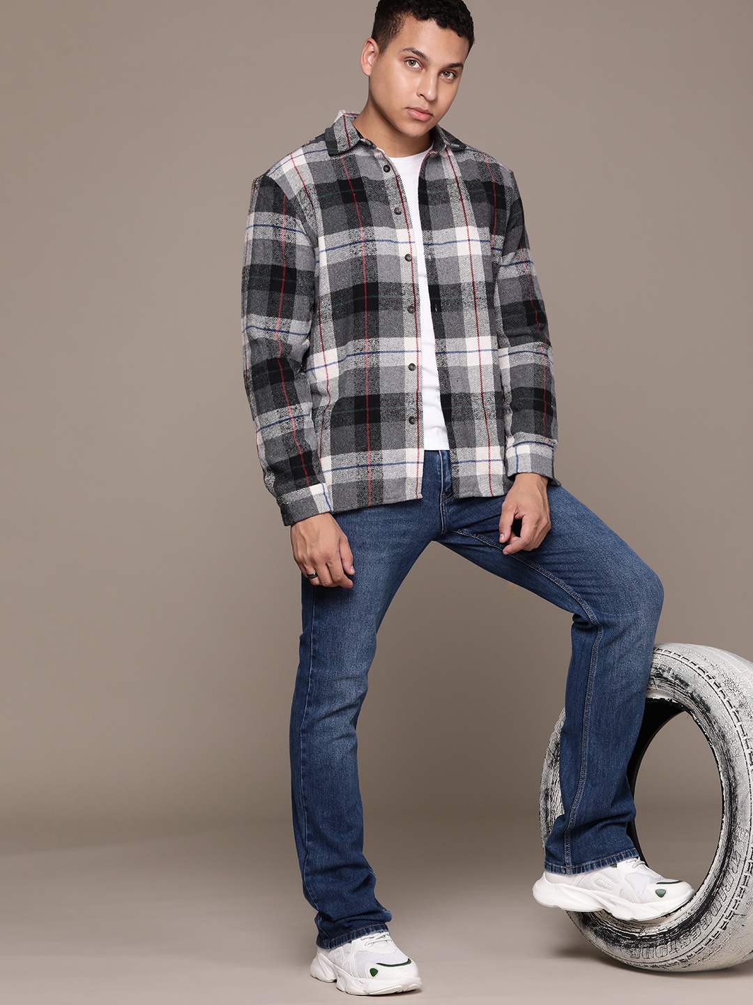 

Roadster Men Bootcut Stretchable Jeans, Blue