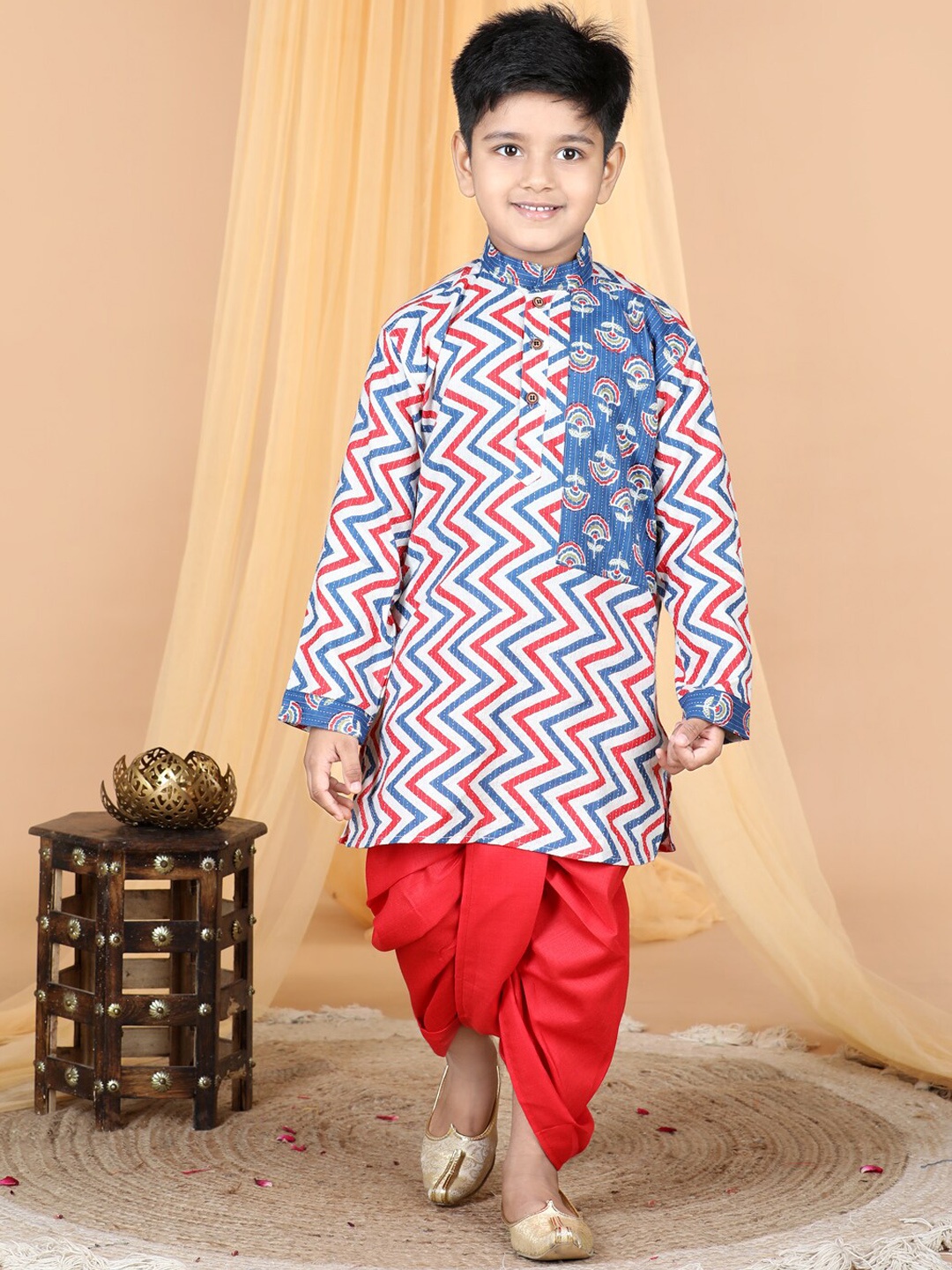 

Kinder Kids Boys Chevron Printed Regular Pure Cotton Kurta With Dhoti Pants, Blue