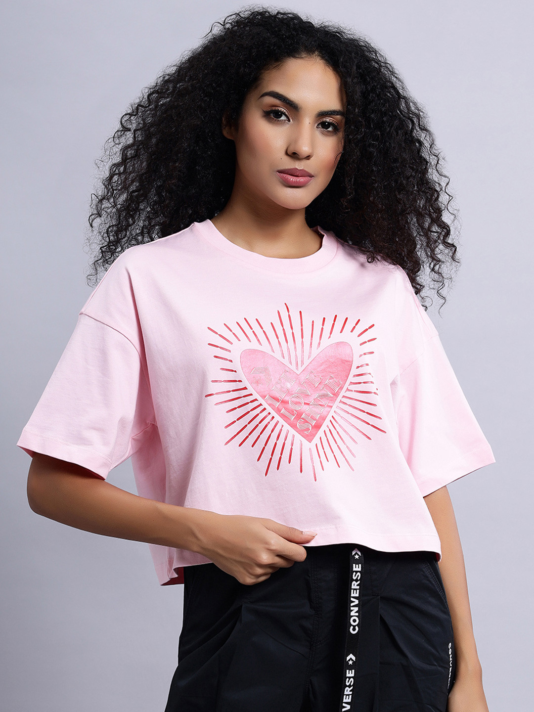 

Converse Women Radiating Love SS Crop OS Graphic T-shirt, Pink