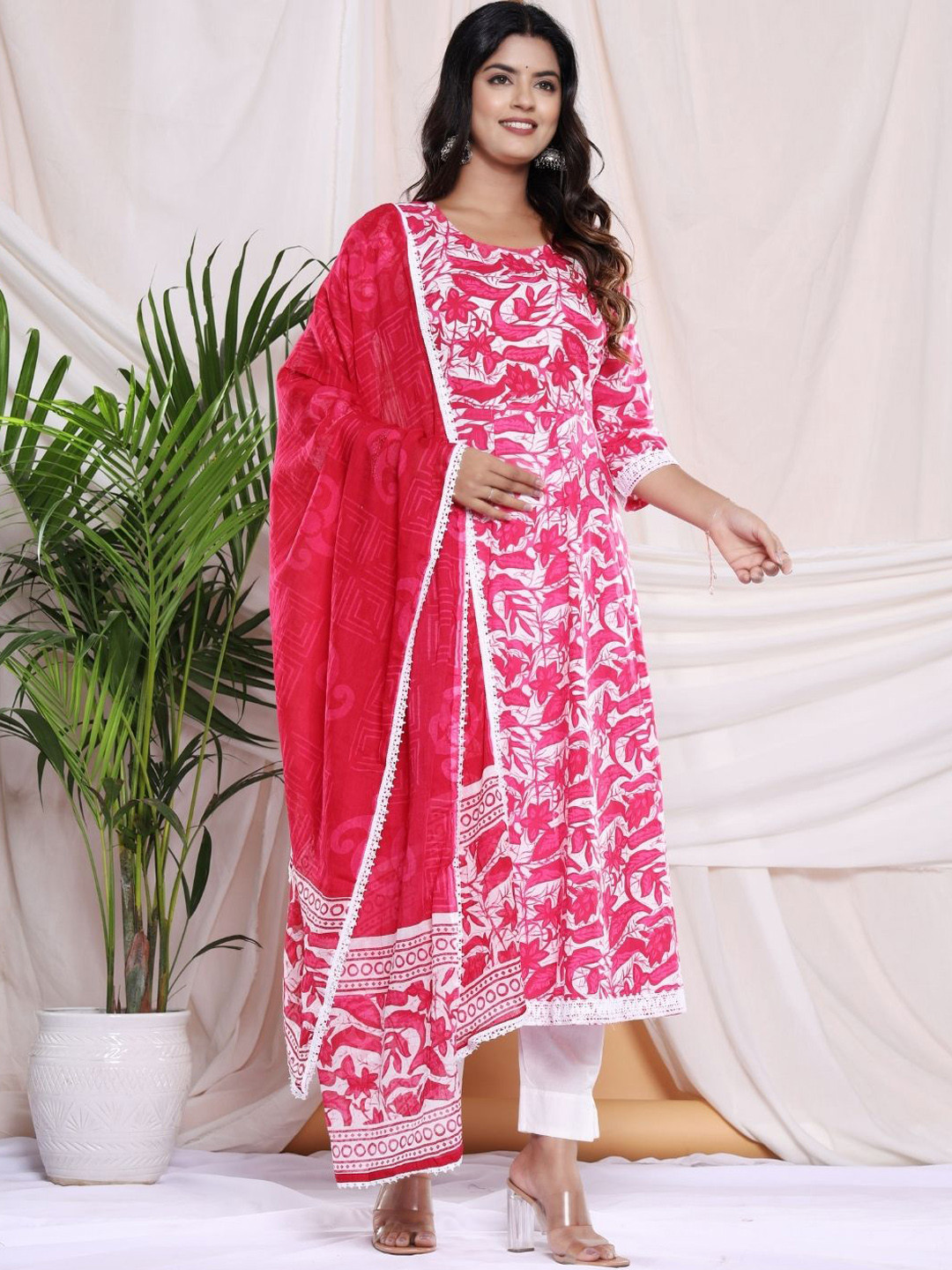 

Karagwals fab Floral Printed Pure Cotton Kurta & Trousers With Dupatta, Pink