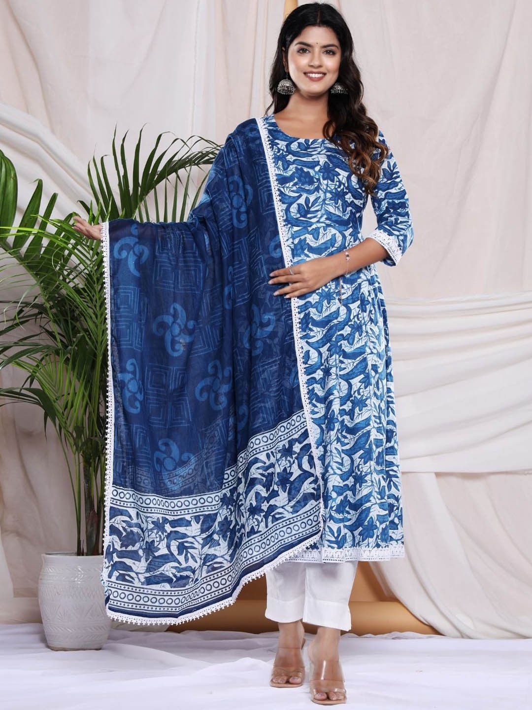 

Karagwals fab Floral Printed Regular Pure Cotton Kurta With Trousers & Dupatta, Blue