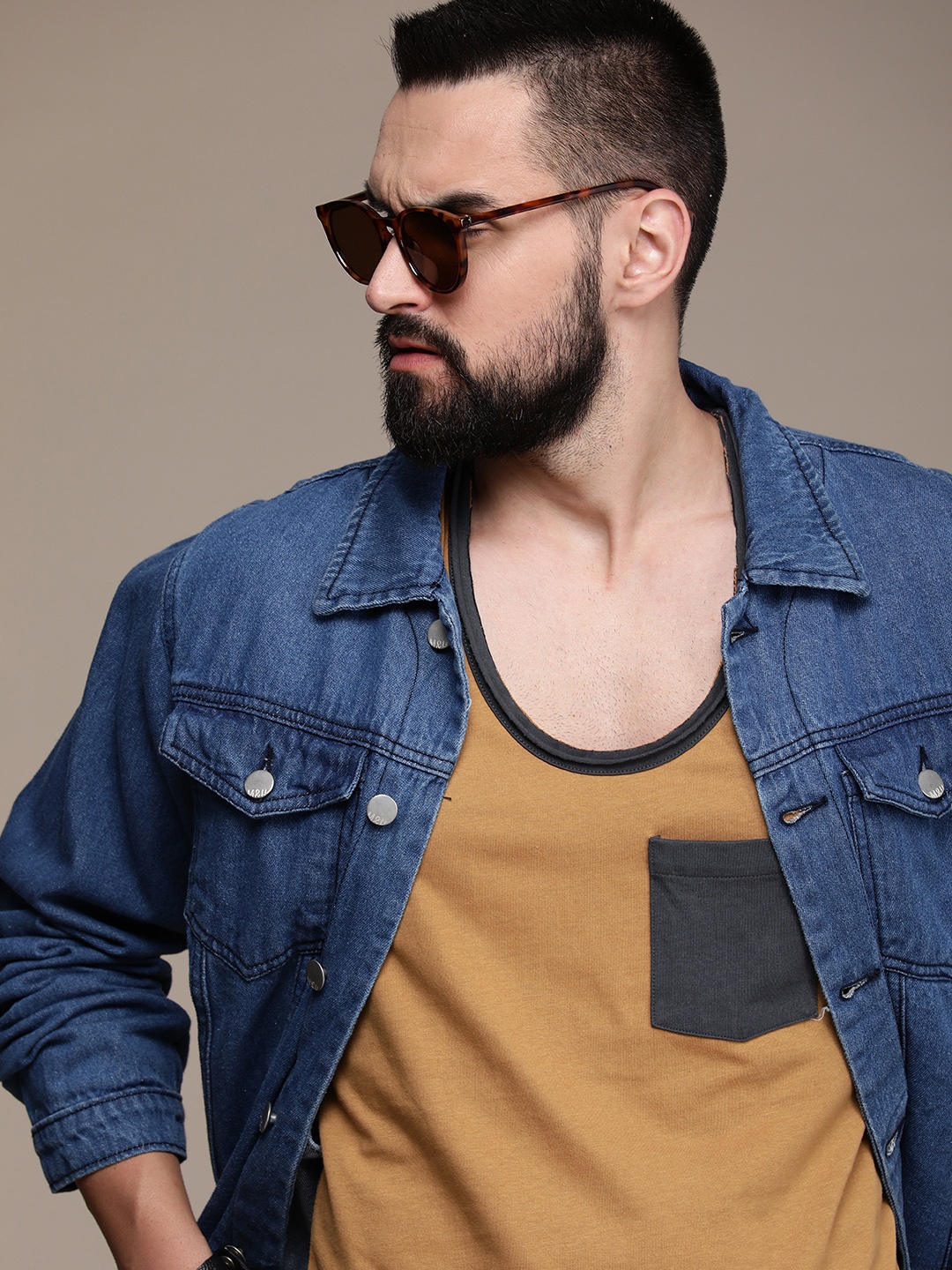

Roadster Men Regular Fit Colourblocked T-shirt, Brown