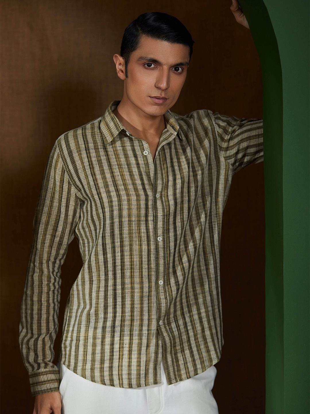 

Earthpiece Relaxed Vertical Striped Spread Collar Pure Cotton Casual Shirt, Beige