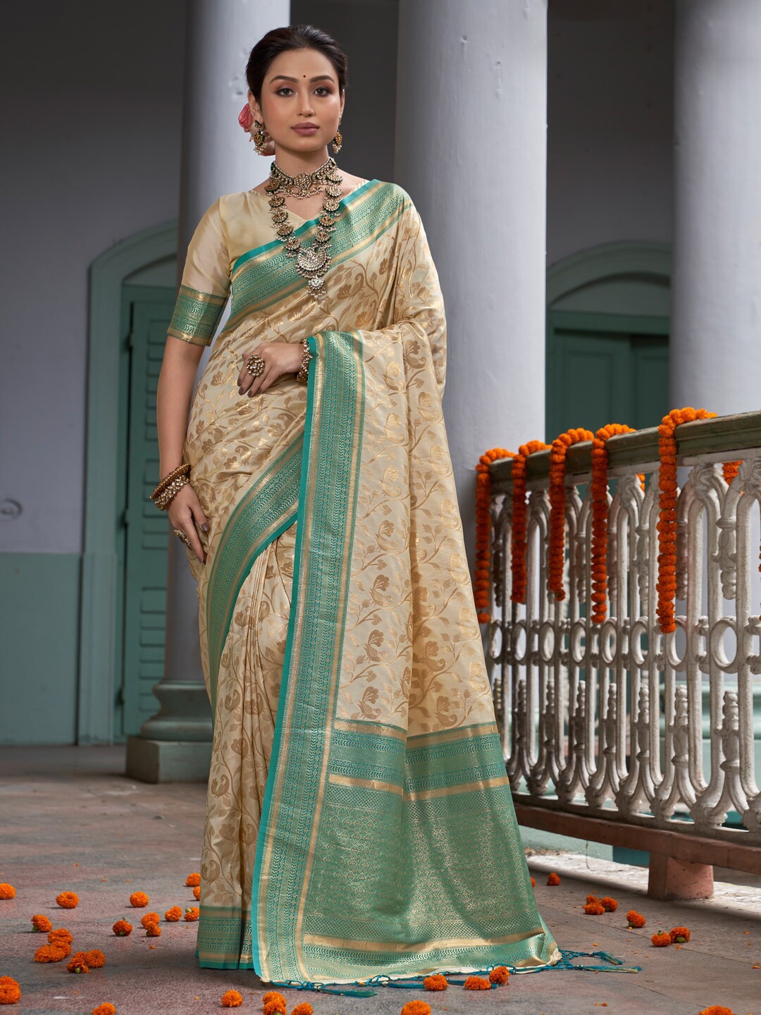 

DEVATITHI Floral Woven Design Zari Banarasi Saree, Cream