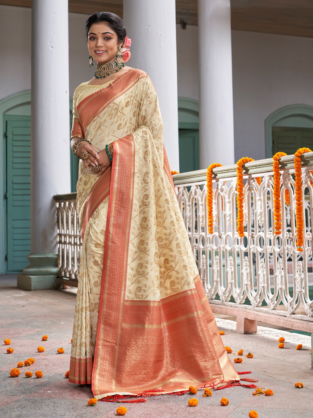 

DEVATITHI Woven Design Zari Banarasi Saree, Cream