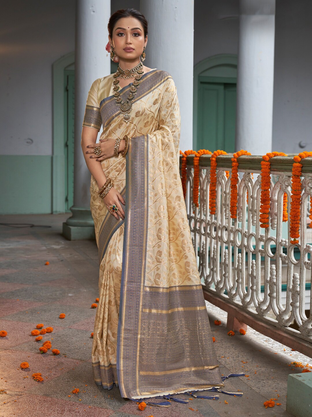 

DEVATITHI Ethnic Motifs Woven Design Zari Banarasi Saree, Cream