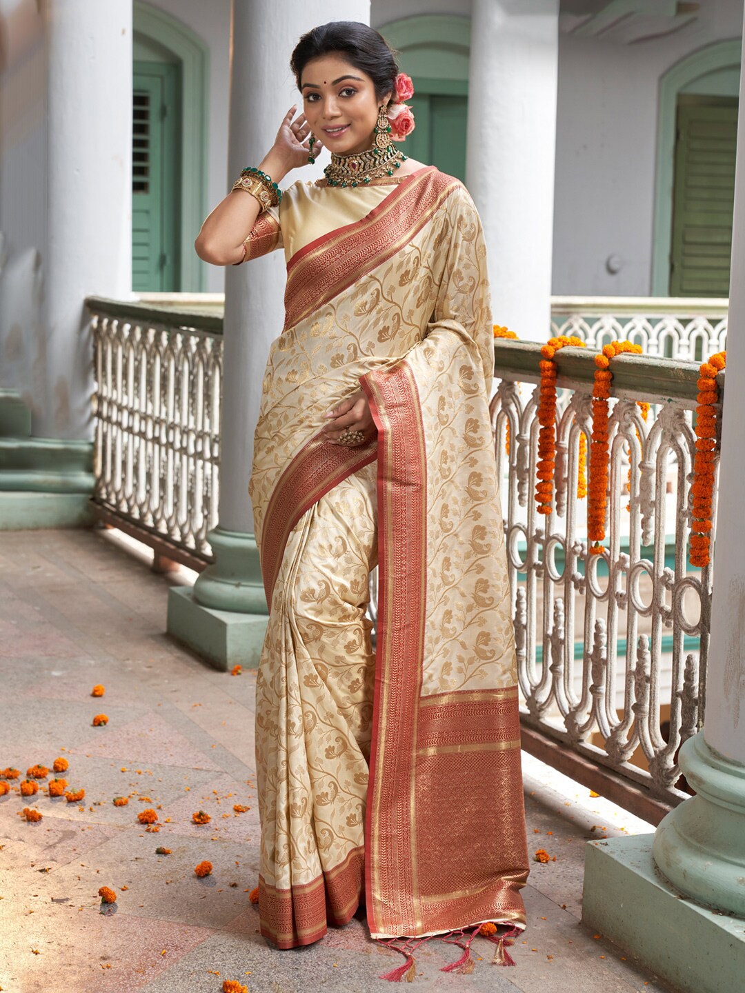 

DEVATITHI Ethnic Motifs Woven Design Zari Banarasi Saree, Cream