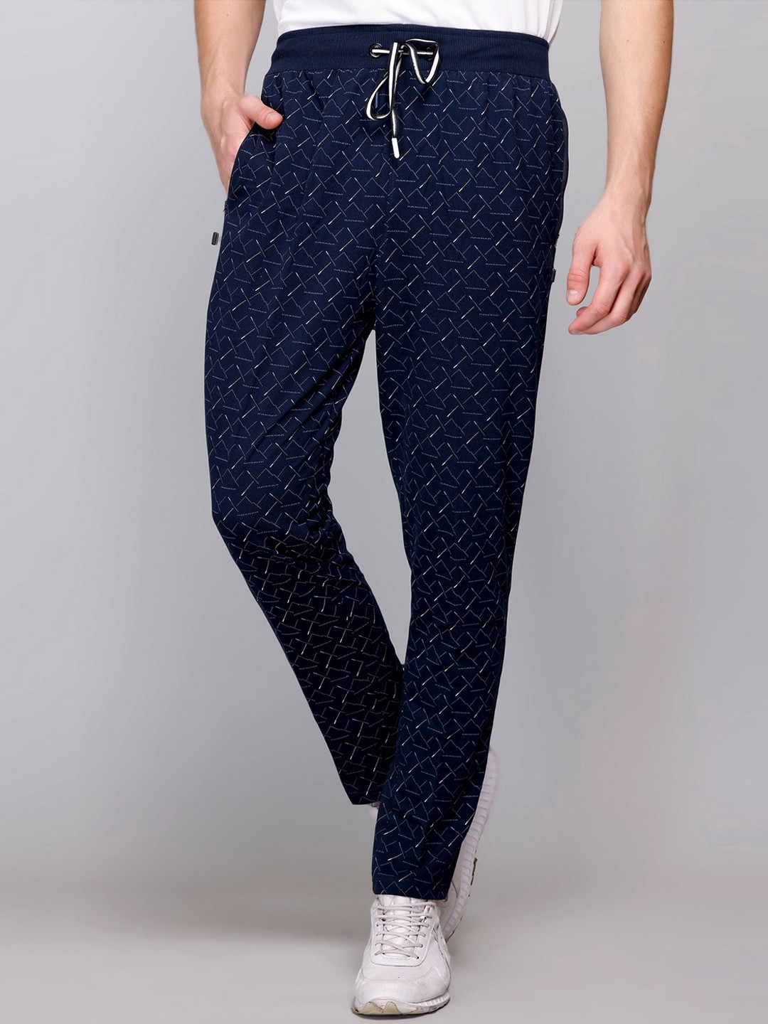 

FCKPLUS Men Geometric Printed Cotton Track Pant, Navy blue