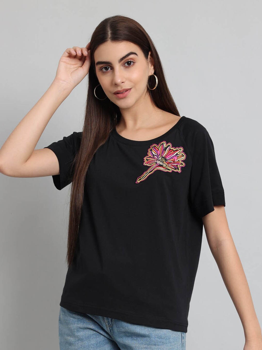 

Just Wow Drop-Shoulder Sleeves Applique T-shirt, Black