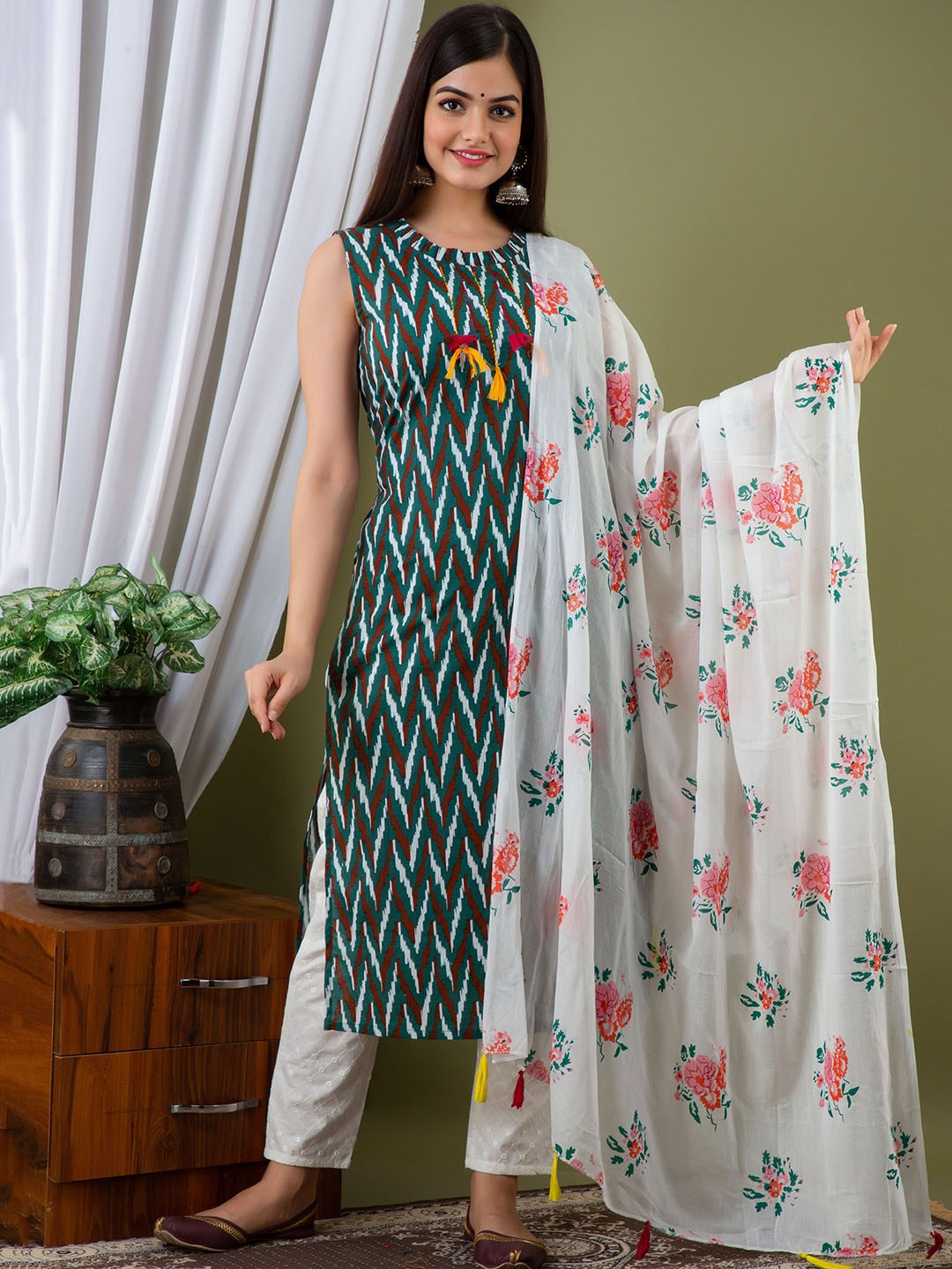 

KALINI Chevron Printed Pure Cotton Kurta with Pyjamas & With Dupatta, Green