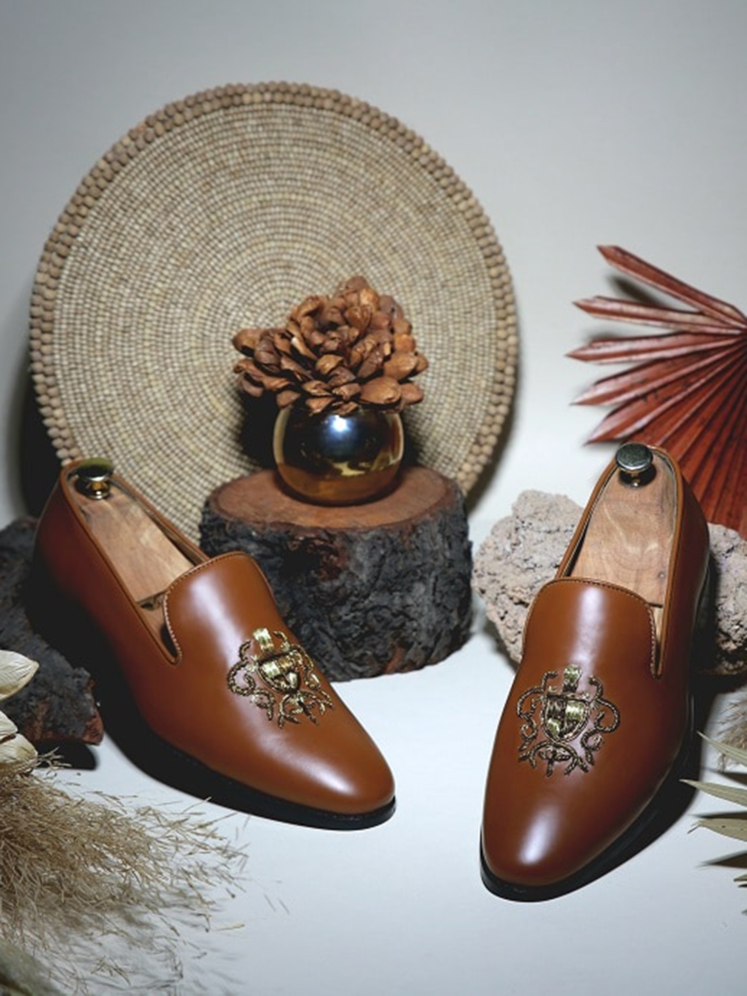 

GRIFFIN Men Ethnic Embellished Leather Latex Lined Loafers, Tan