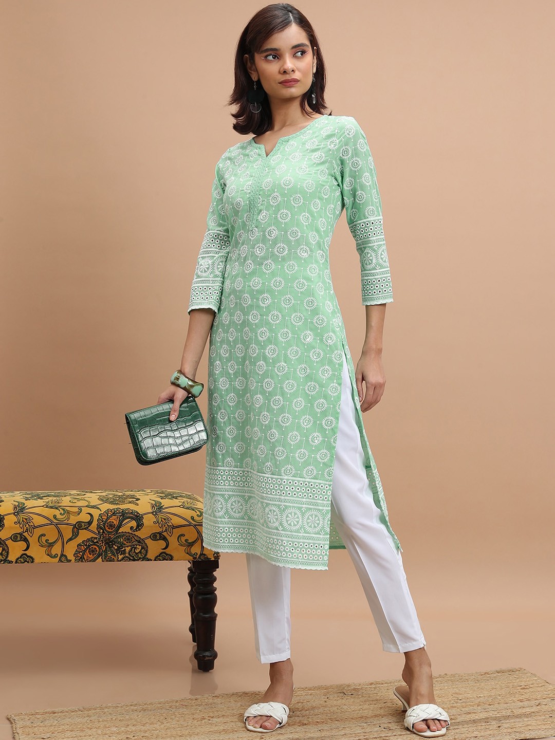 

Vishudh Green Ethnic Motifs Embroidered Thread Work Straight Kurta