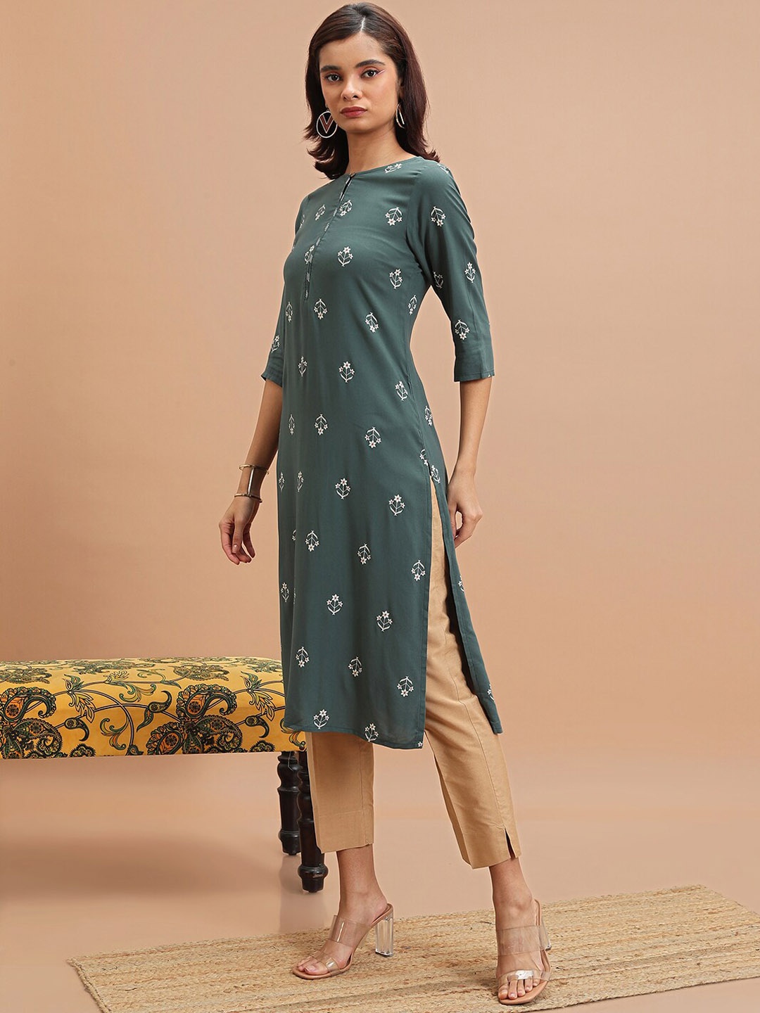 

Vishudh Olive Green Floral Printed Keyhole Neck Straight Kurta