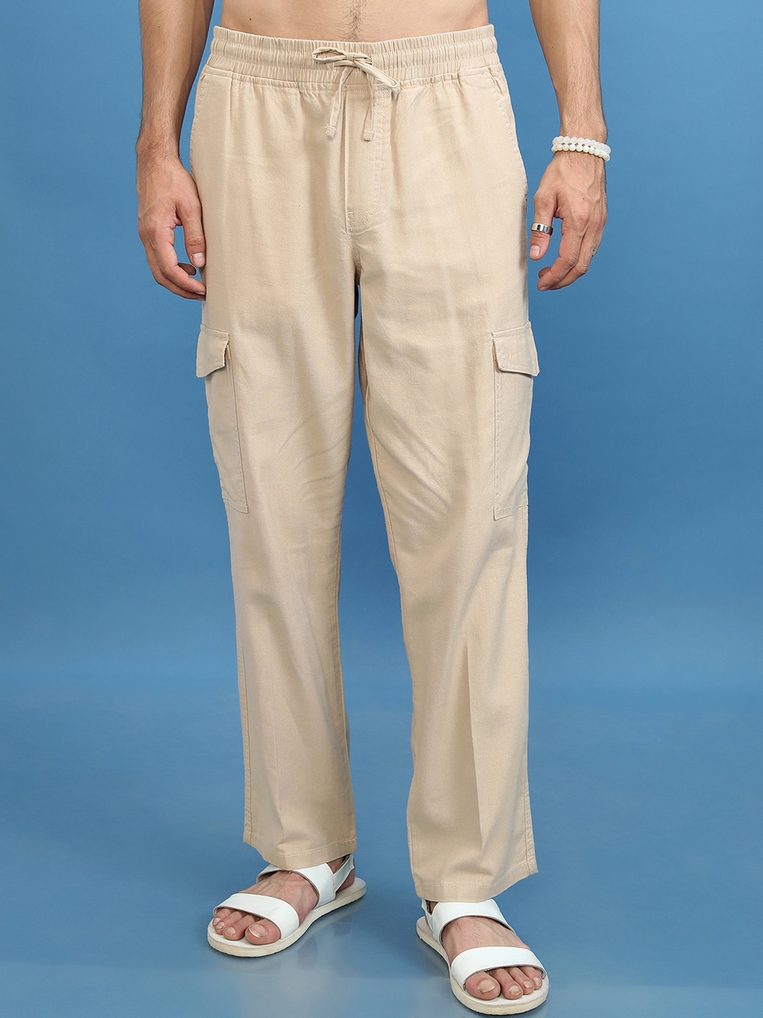 

HIGHLANDER Beige Men Mid-Rise Cotton Cargos Trousers
