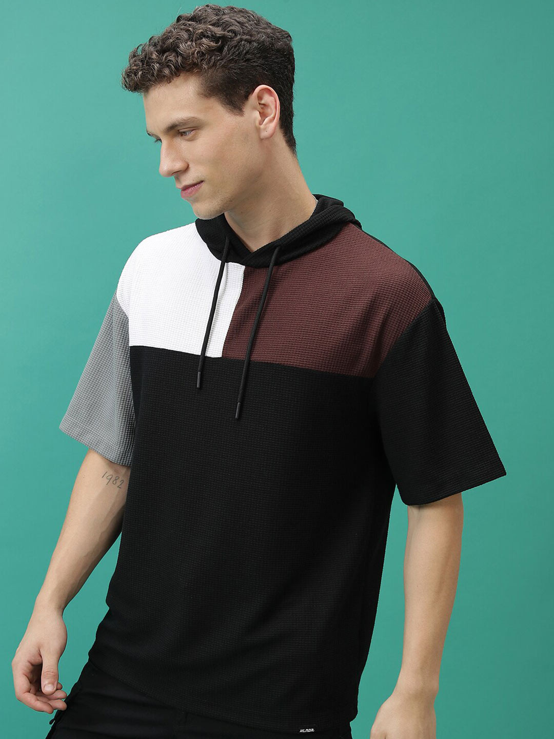 

HIGHLANDER Colourblocked Hooded Drop-Shoulder Sleeves Oversized Popcorn structured T-shirt, Black