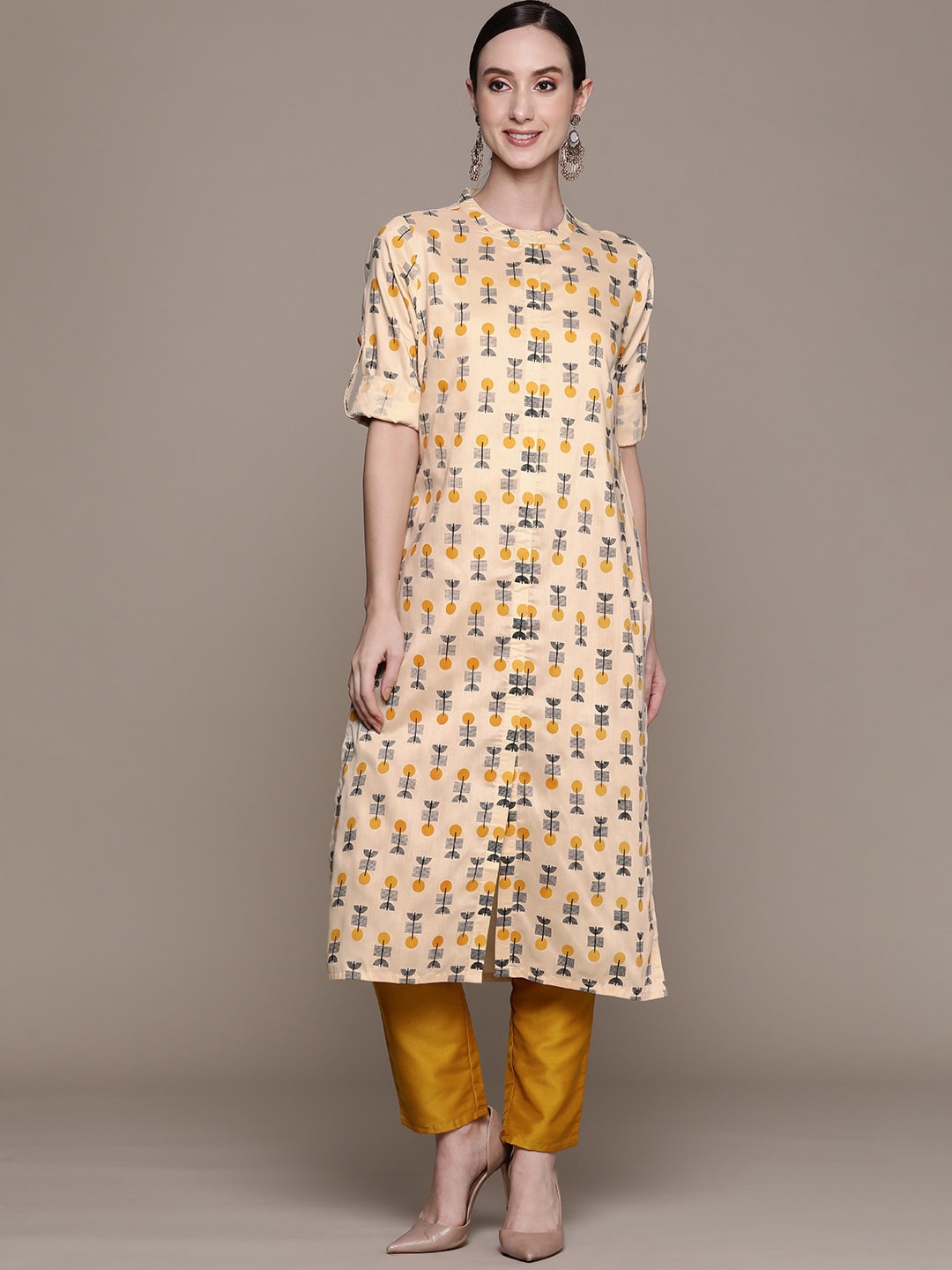 

Sangria Off White Ethnic Motifs Printed Roll-Up Sleeves Kurta With Trousers