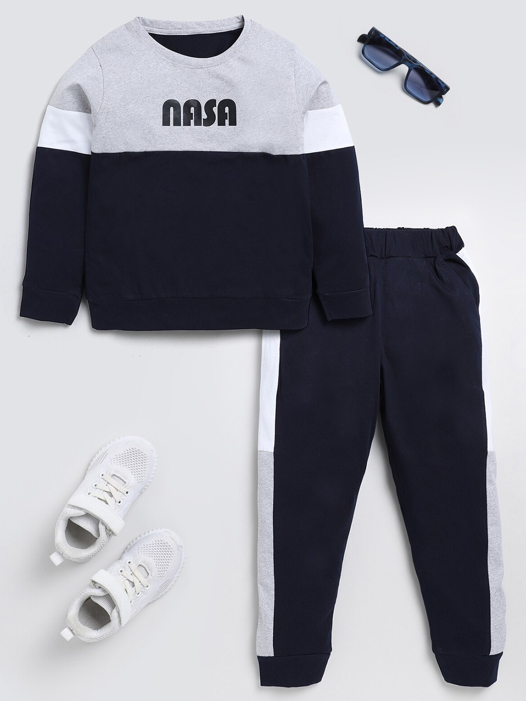 

SmartRAHO Boys Printed Pure Cotton T-shirt With Trousers, Navy blue